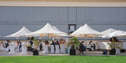 Hochzeit - Hochzeits-Stil: Industrial - Münchner Umland - Schlosscafe im Palmenhaus