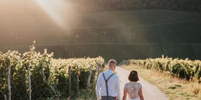 Hochzeit - Hunde erlaubt - Trier - Zahlreiche Hotspots im Weingut Nico Sonntag sorgen für unvergessliche Hochzeitsfotos. - Weingut Nico Sonntag