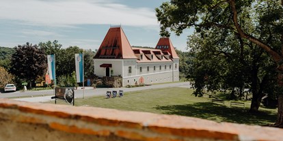 Hochzeit - Art der Location: im Freien - Der Schlosswirt Kornberg in der Steiermark bietet Platz für 180 Hochzeitsgäste. - Schlosswirt Kornberg