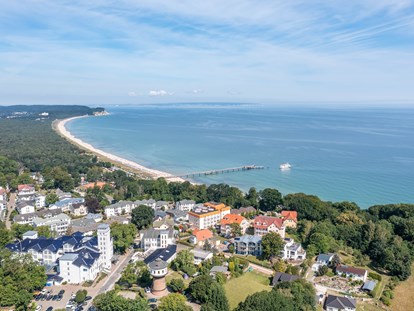 Hochzeit - Spielplatz - Lohme - Luftbild der Göhrener-Bucht. - Vju Hotel Rügen