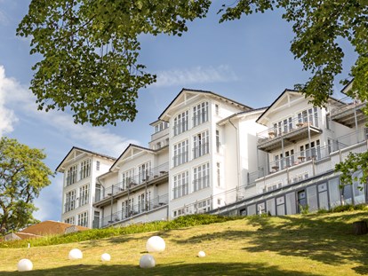 Hochzeit - Art der Location: Hotel - Lohme - Außenansicht des Haupthauses. - Vju Hotel Rügen