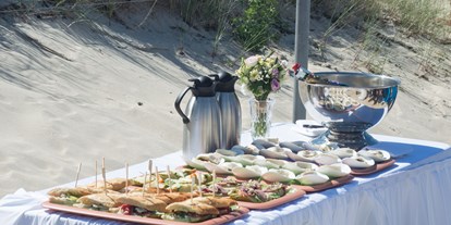 Hochzeit - Art der Location: ausgefallene Location - Vorpommern - Picknick am Strand - Vju Hotel Rügen
