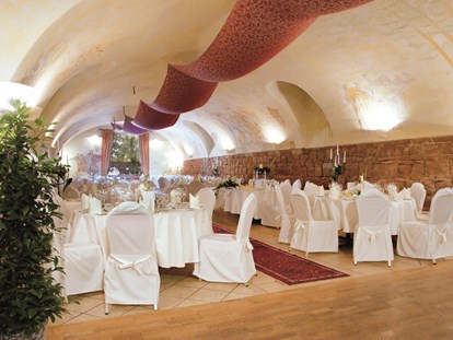 Hochzeit - Art der Location: Hotel - Speyer - Wittelsbachkeller Blick zum Hof - Hotel Schloss Edesheim