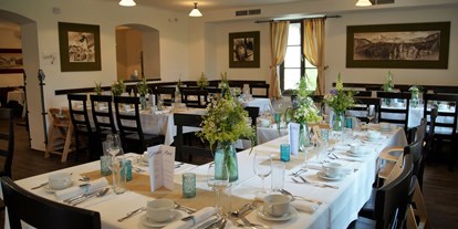 Hochzeit - Festzelt - Platz für bis zu 80 Personen im gemütlichen Restaurant - Naturhotel Schloss Kassegg