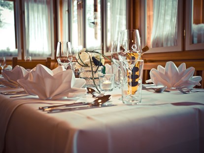 Hochzeit - Winterhochzeit - Waging am See - Ein festlich gedeckter Tisch wertet Ihre Feier auf - Panoramagasthof DaxLueg