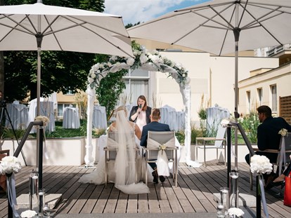 Hochzeit - Trauung im Freien - Raasdorf - Austria Trend Hotel Maximilian