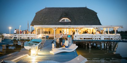 Hochzeit - Parkplatz: kostenpflichtig - Halbturn - Haus im See