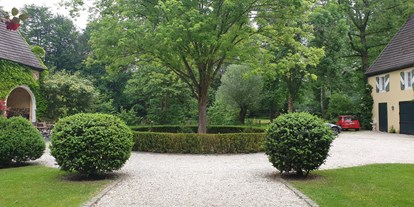 Hochzeit - Umgebung: im Park - Düsseldorf - Wasserburg Haus Graven