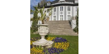 Hochzeit - Hochzeitsessen: Buffet - Gelsenkirchen - Unsere herrschaftliche VILLA VERA in der Nähe von DortmundTerrasse mit großer Treppe gibt Ihrem Fest einen passenden Rahmen - Villa Vera