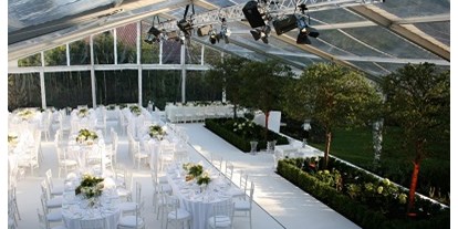 Hochzeit - Trauung im Freien - Bayern - Catering im Zelt  - ViCulinaris im Kolbergarten