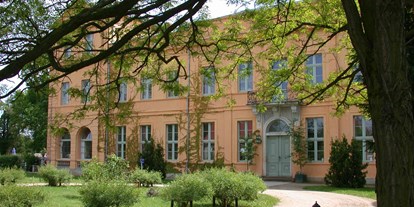 Hochzeit - Umgebung: im Park - Schloss Ziethen - Schloss Ziethen