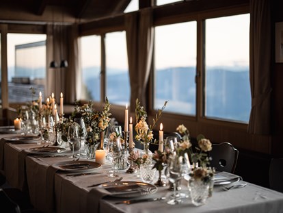 Hochzeit - Umgebung: in den Bergen - Trentino-Südtirol - Tischdekovorschlag, unsere Partner:

Weddinplanner: lisa.oberrauch.weddings

Blumenschmuck: Floreale.it - Restaurant La Finestra Plose