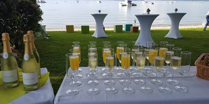 Hochzeit - Preisniveau: hochpreisig - Baden-Württemberg - Trauung am Gnadensee in Baden-Württemberg. - Sekt am See