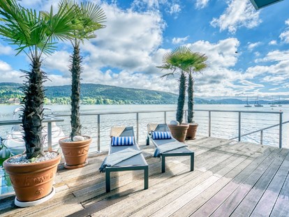 Hochzeit - Umgebung: am See - Österreich - Die Sonnenterrasse für entspannte Stunden vor und nach der Hochzeit. - Hotel Parks Velden
