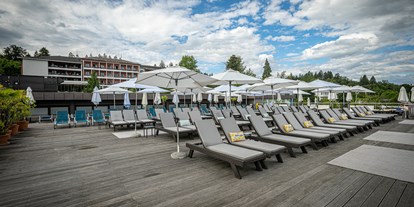 Hochzeit - nächstes Hotel - Österreich - Sonnenliegeterrasse - Hotel Parks Velden