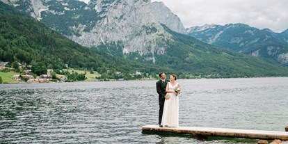 Hochzeit - Hunde erlaubt - Steiermark - Ein Platz für traumhafte Fotos ist der Grundlsee bei einer Hochzeit im Narzissendorf Zloam. - Narzissendorf Zloam