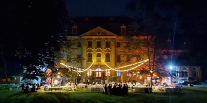 Hochzeit - Art der Location: Eventlocation - Neukieritzsch - Schlosspark am Abend - Schloss Brandis