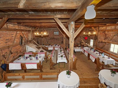 Hochzeit - Hochzeitsessen: Buffet - Neumark (Vogtlandkreis) - Historische Festscheune bis 100 Gäste - Hochzeitskapelle Callenberg (Privatkapelle)