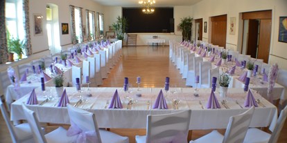 Hochzeit - Art der Location: Restaurant - Donauraum - eine weiße Hochzeit in florallen lila Tönen (Lavendel) - Bio Kräuterlandgasthaus mit Eventsaal für Hochzeiten