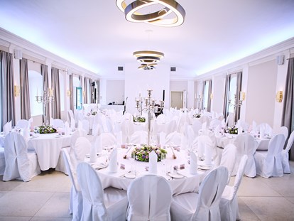 Hochzeit - Garten - Hochzeitstafel im Kaisersaal. Mit Platz bis zu 160 Personen der perfekte Rahmen für Ihre Hochzeit! - Schloss Luberegg