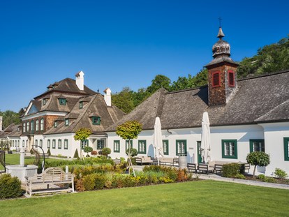 Hochzeit - Art der Location: Eventlocation - Gesamtansicht Schloss Luberegg - Schloss Luberegg