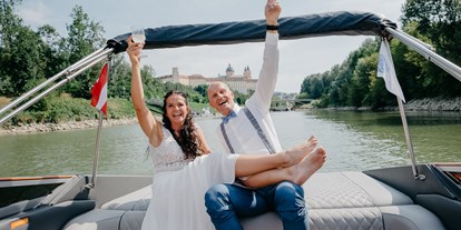 Hochzeit - Art der Location: im Freien - Donauraum - Wir organisieren gerne als besonderes Highlight eine Bootsfahrt mit unserem hauseigenen Boot - Schloss Luberegg