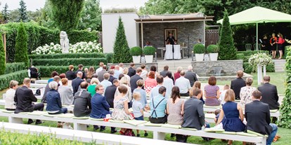 Hochzeit - Umgebung: in Weingärten - Hochzeit von Claudia und Robert | Copyright Foto: Karoline Grill - Kittenberger Erlebnisgärten