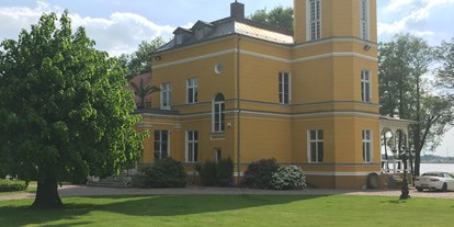 Hochzeit - Art der Location: ausgefallene Location - Bad Saarow - Turmansicht - Schloss Glowe