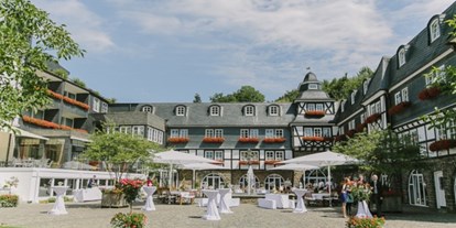 Hochzeit - Art der Location: Gasthaus - Sauerland - Empfang im Innenhof des Hotel Deimann - Golf Café Restaurant