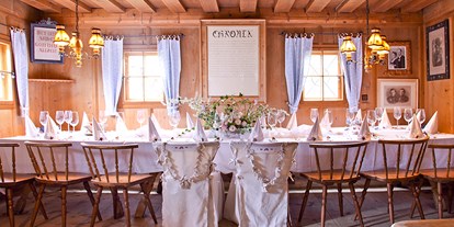 Hochzeit - Garten - Kitzbühel Kitzbühel - Die Bauernstube bietet einen bodenständigen und schönen Rahmen für die Hochzeitstafel. - Schwaigerlehen