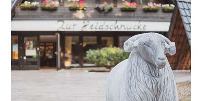 Hochzeit - Frühlingshochzeit - Lüneburger Heide - Hoteleingang - Hotel Zur Heidschnucke