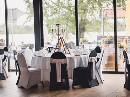 Hochzeit - Umgebung: am Fluss - Donau Restaurant - Vabene
