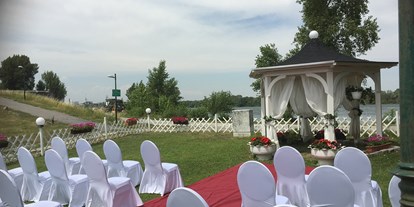 Hochzeit - barrierefreie Location - In der Loggia des Restaurant Vabene können Gartenhochzeiten direkt am Wasser gefeiert werden. - Donau Restaurant - Vabene