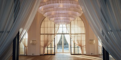 Hochzeit - Candybar: Sweettable - Wien Neubau - Eingang in den Kuppelsaal vom Schloss - Weitsicht Cobenzl