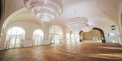 Hochzeit - Hochzeitsessen: mehrgängiges Hochzeitsmenü - Gumpoldskirchen - Kuppelsaal von innen - Weitsicht Cobenzl