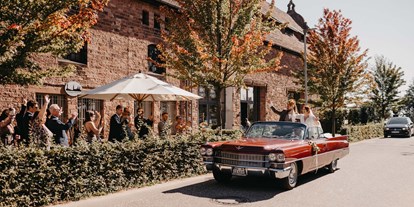 Hochzeit - Art der Location: Bauernhof/Landhaus - Deutschland - Anfahrt des Brautpaars. - Eichenstolz