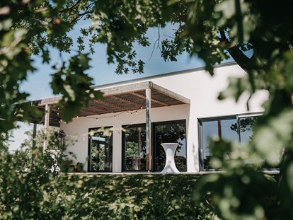 Hochzeit - Hochzeits-Stil: Boho - Stutensee - Die Terrasse  - Seehaus Forst