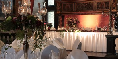 Hochzeit - Hochzeitsessen: Catering - Westerwald - Der Rittersaal mit dem zentralen, imposanten Renaissancekamin. - Schloss Friedewald (Westerwald)
