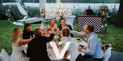 Hochzeit - Festzelt - Eine Gartenhochzeit auf der Villa Zesch nahe Berlin. - Villa Zesch am See - Eventlocation bei Berlin