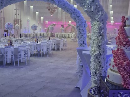 Hochzeit - Umgebung: in einer Stadt - Deutschland - Festrsaal - Mosaik Festsaal
