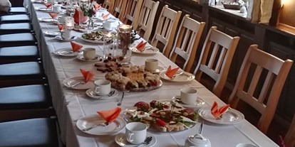 Hochzeit - interne Bewirtung - Oppach - Kaffeetafel mit Herbstdekoration - Bergwirtschaft Bieleboh Restaurant & Hotel