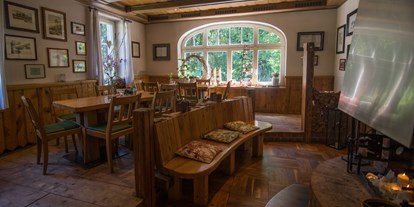 Hochzeit - Art der Location: Waldhochzeit - Kaminzimmer - Bergwirtschaft Bieleboh Restaurant & Hotel