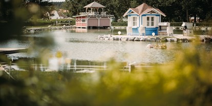 Hochzeit - Oststeiermark - Im Garten des Gasthof Zankl befindet sich eine kleine Erholungsoase mit See und Hochzeitspavillon. - Gasthof & Seecsarda Emil Zankl