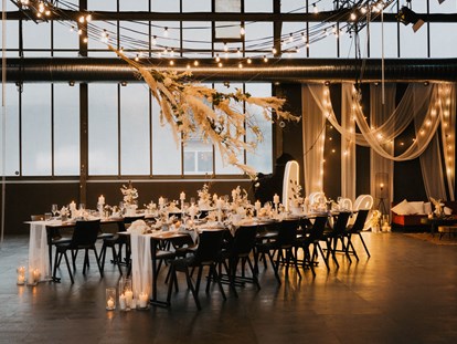 Hochzeit - Hochzeits-Stil: Industrial - Münchner Umland - Eine Hochzeit in unserer Eventhalle Alte Schlosserei - Tonwerk Dorfen