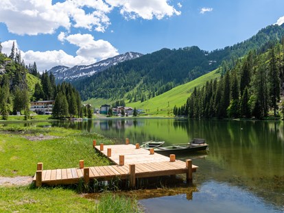 Hochzeit - Umgebung: am Land - Salzburg - Steg am am See mit wundervollem Bergpanorama  - Garnhofhütte