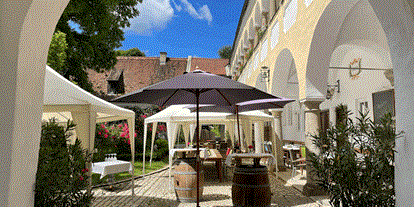 Hochzeit - Art der Location: ausgefallene Location - Bayern - Schloss Hart - Trinken. Essen. Feiern.