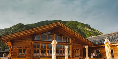 Hochzeit - Art der Location: Alm - Alpenregion Bludenz - Die große Terrasse des Alpengasthof Muttersberg bietet Platz für bis zu 300 Hochzeitsgäste. - Alpengasthof Muttersberg
