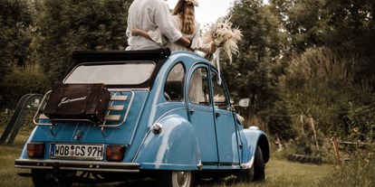 Hochzeit - Hunde erlaubt - Deutschland - Hochzeitsauto a la BoHo  - Brackstedter Mühle - Hotel & Restaurant