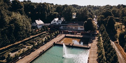 Hochzeit - nächstes Hotel - Pfalz - Drohnenaufnahme Gelände - Romantikhotel Landschloss Fasanerie