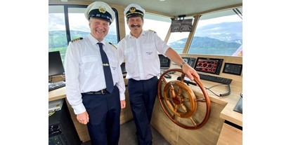 Hochzeit - Umgebung: am See - Oberösterreich - Unsere Kapitäne freuen sich auf Sie.  - Mondsee Schifffahrt - Hochzeit an Bord der MS Mondseeland!